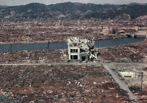 Mass destruction after the atomic bombs dropped on Hiroshima and Nagasaki — what can happen with The Samson Option.